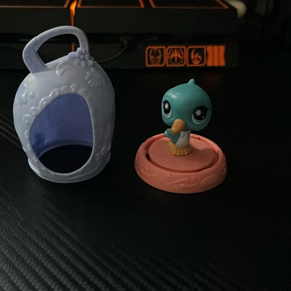 2009 Littlest Pet Shop McDonald’s toy blue bird